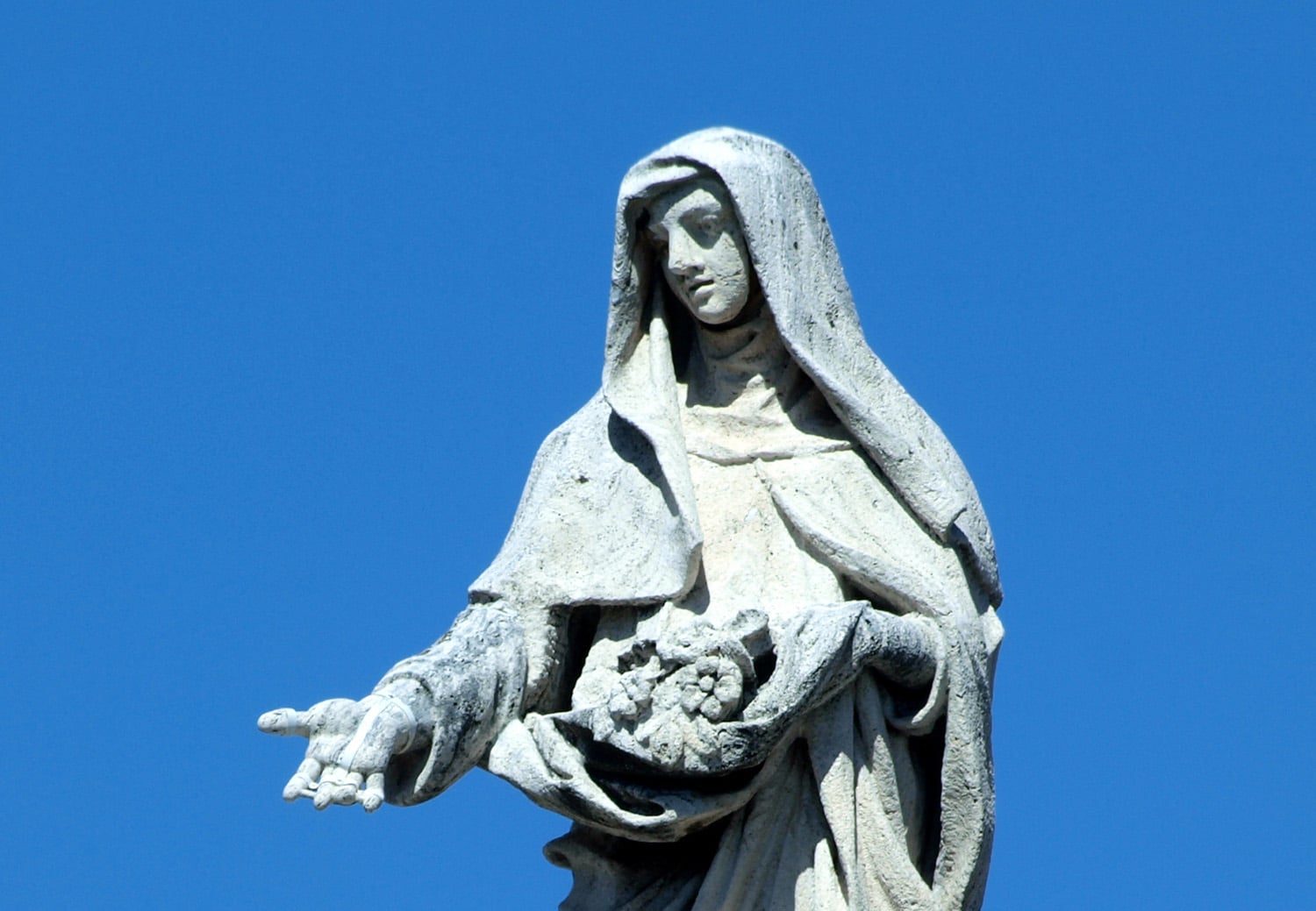 A statue of St. Elizabeth of Portugal