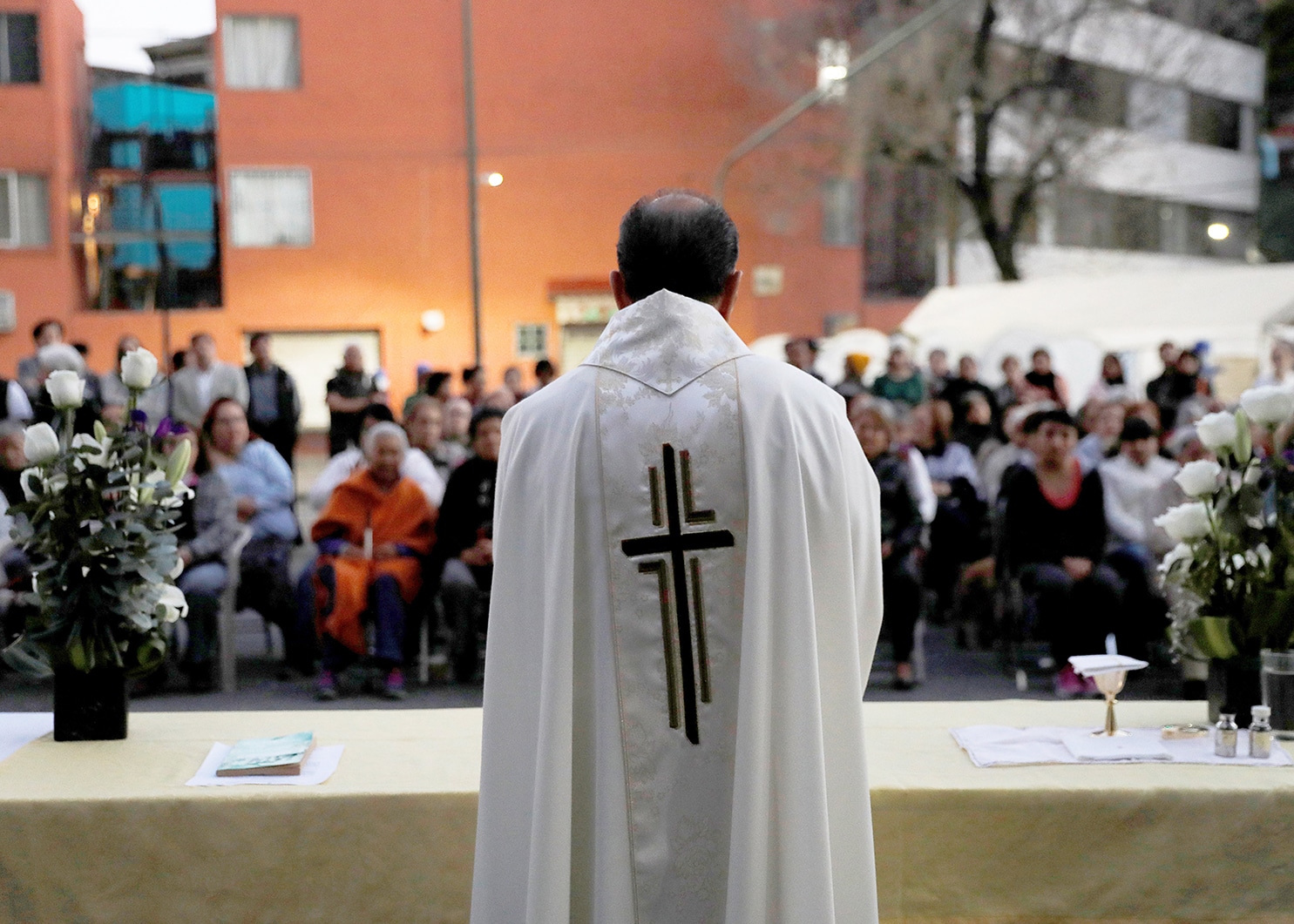 MEXICO CITY PRIEST MASS