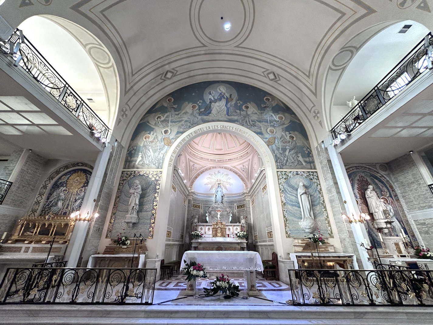 CHAPEL MIRACULOUS MEDAL PARIS